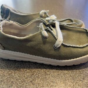 Dollhouse Women’s Green Canvas Sneakers
